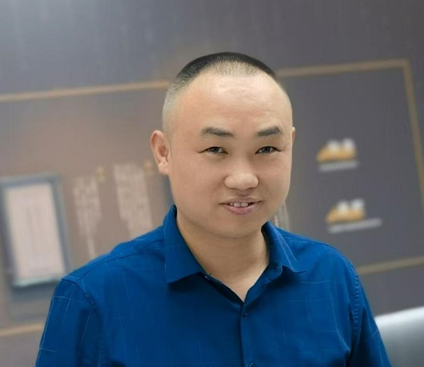 姜薛贵：在艺术征途上的多元探索与创新