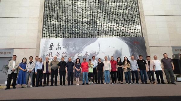 圣裔丹青润陶都！孔奇绘画艺术展在宜兴市美术馆盛大启幕